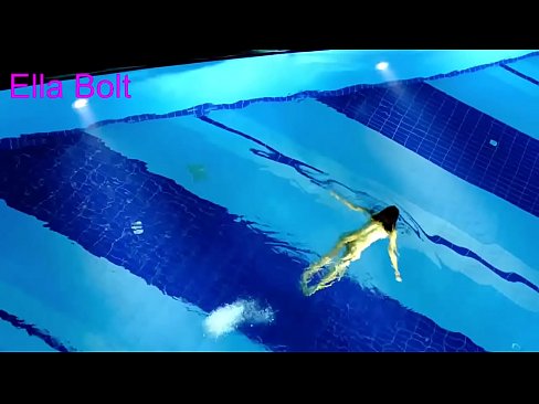 ❤️ Я не могу перестать смотреть, юную блондинку застукали за плаванием обнаженной в бассейне курорта ELLA BOLT ️❌ Порно видео на сайте mumsp.ru ❌❤